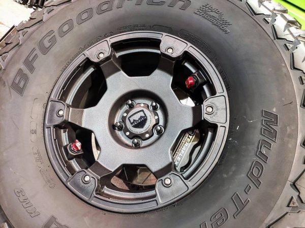 TotalZParts_Teraflex-Nomad-JL-JLU-JK-JKU-Off-Road-Wheel-Cast-Air-Deflator-Valve_Metallic-Black-Titanium-Gray