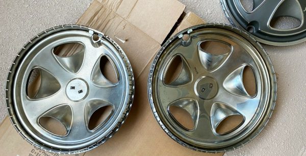 TotalZParts_Datsun-240z-26-z-hubcaps-gray-2-metal-set_1972-1975-back2