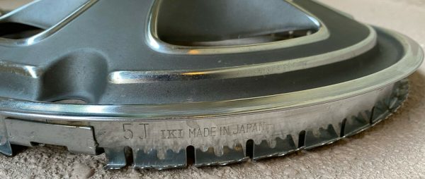 TotalZParts_Datsun-240z-26-z-hubcaps-gray-2-metal-set_1972-1975-japan-iki