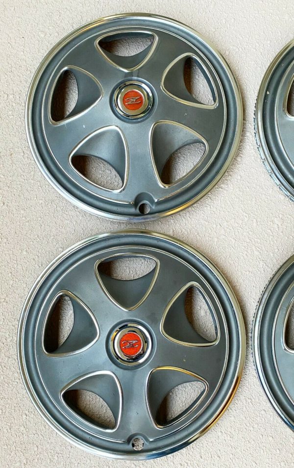 TotalZParts_Datsun-240z-26-z-hubcaps-gray-2-metal-set_1972-1975-left