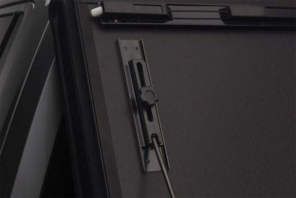 TotalZParts_BAKFlip-MX4-Matte-Hard-Bed-Cover_2019-RAM-Trucks-448227-lock