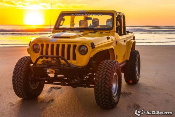 TotalZParts_ProMaxx-Fiberglass-Cowl-Hood-Jeep-JL-JT-Wrangler-Gladiator_JEEP18HOOD-front-2