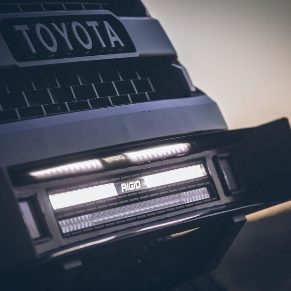 TotalZParts_RIGID-Industries-LED-SAE-Light-Bar-Trucks-Tundra-Front-Bumper_920413-20-inch-driving-bright-close