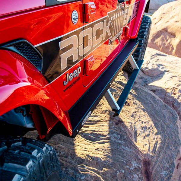 Rock-Slide_Jeep-JL-Steps-4-door-installed-off-road_BD-SS-300-JL4