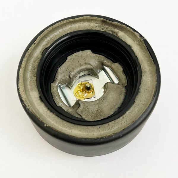 TotalZParts_datsun-240z-oem-nissan-horn-button-pad-knob-original-factory_70-73-back