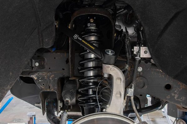 TotalZParts_Icon-delta-joint-tubular-front-control-arms-2019-silverado-sierra_78620DJ-installed