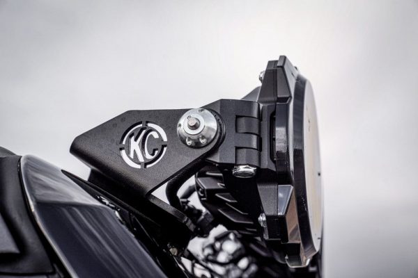 TotalZParts_kc-HILITES-ford-bronco-pro6-roof-windhsield-overhead-LED-light-bar-kit_91338-side-bracket-installed