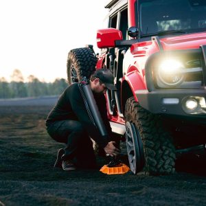 ARB® Hydraulic Recovery Jack 4409lb capacity 6061 Aluminum 21in Travel 1060001 ARB® Hydraulic Recovery Jack 4409lb capacity 6061 Aluminum 21in Travel 1060001